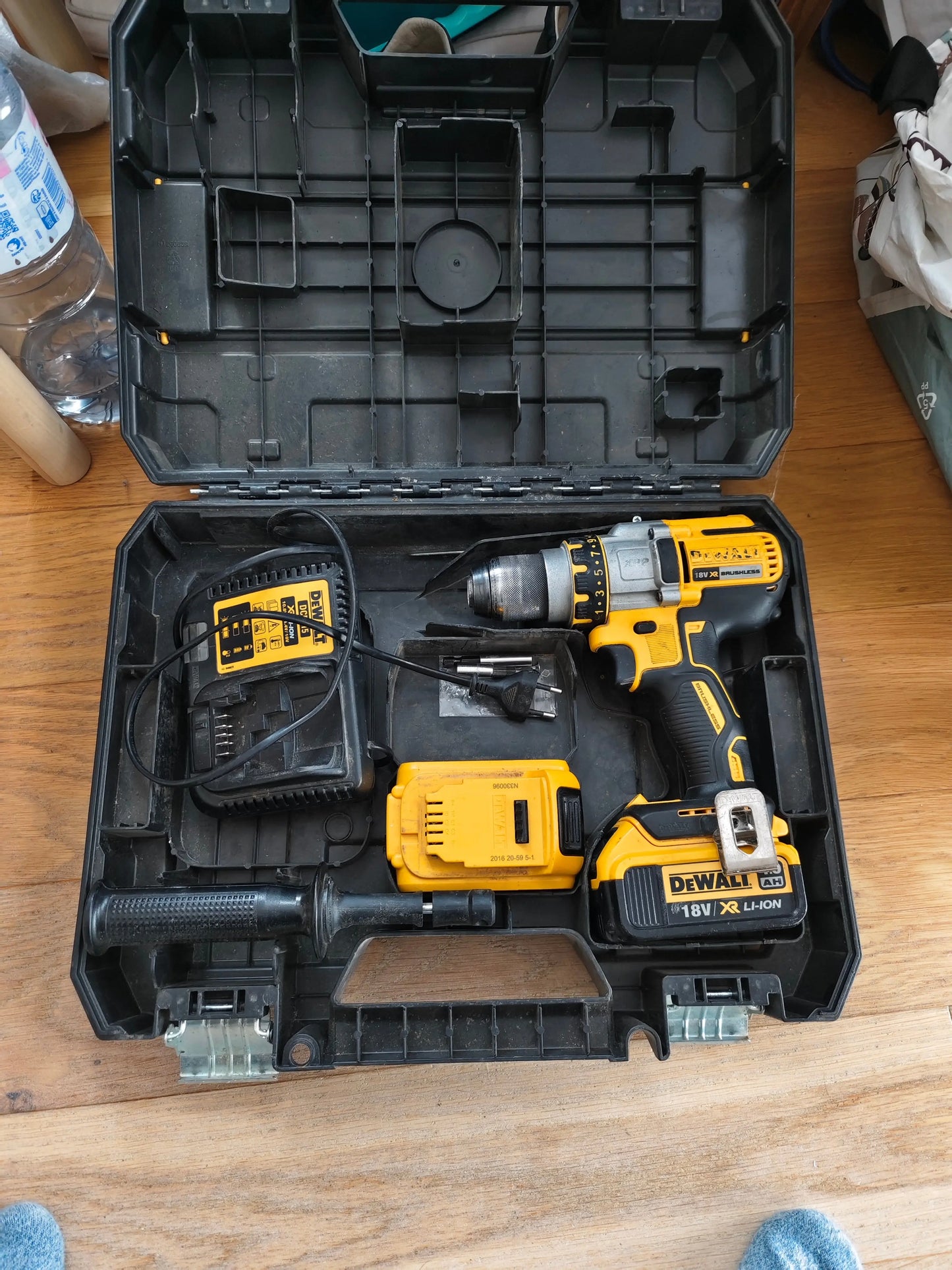 perceuse Dewalt Visseuse à chocs 18V Li-ion DCD990M2 5035048410707 occasion DEWALT