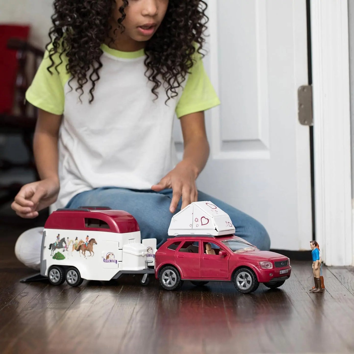 jouet pour enfant Grand voyage équestre en voiture et remorque Schleich Toomies